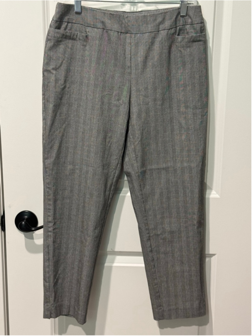 Women's Zac & Rachel pull on stretch Ankle & Cropped Pants Size 10 Gray Plaid